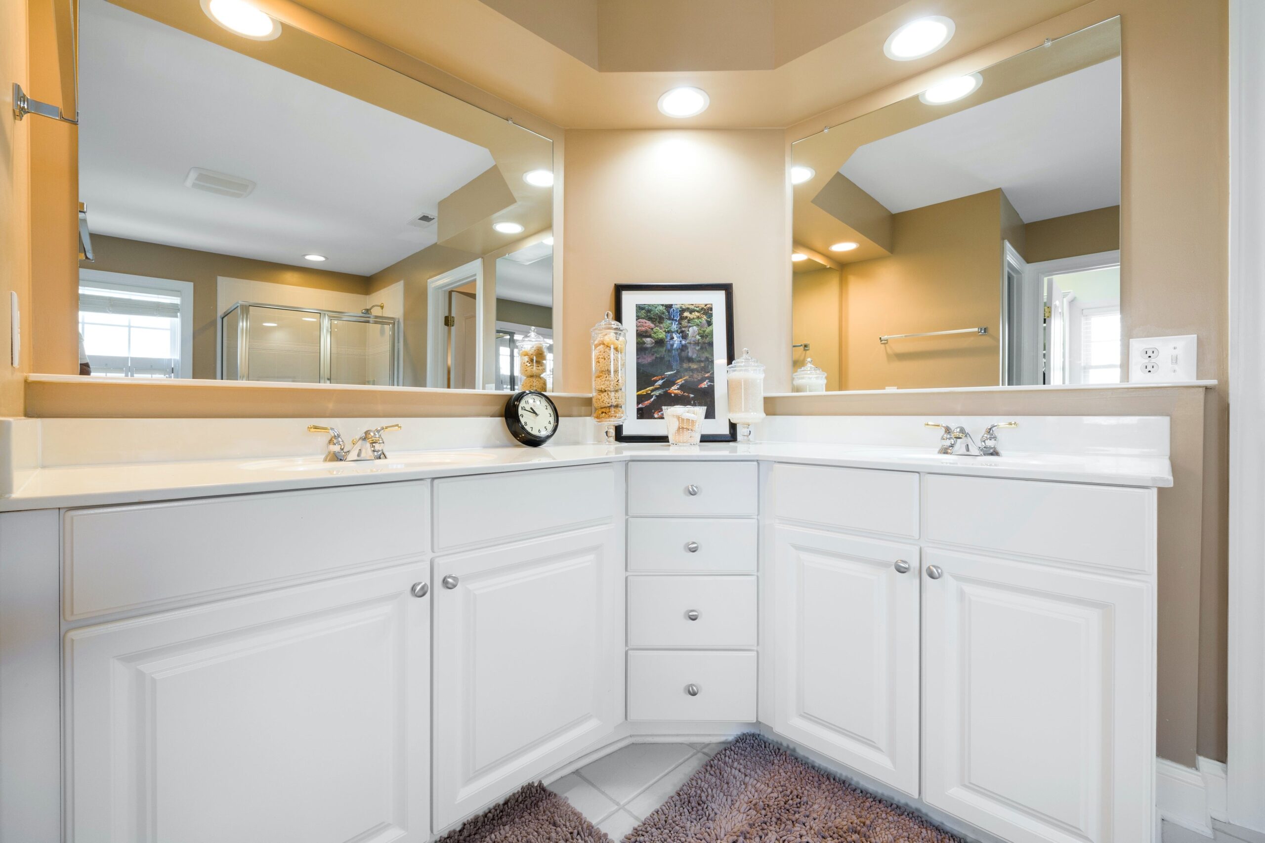 Bathroom Mirrors with Storage: How to Choose the Best One in 2026