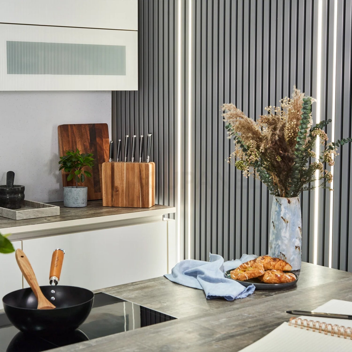 Kitchen Splashback Panel Alternatives: Beyond Tiles for Kitchen Walls