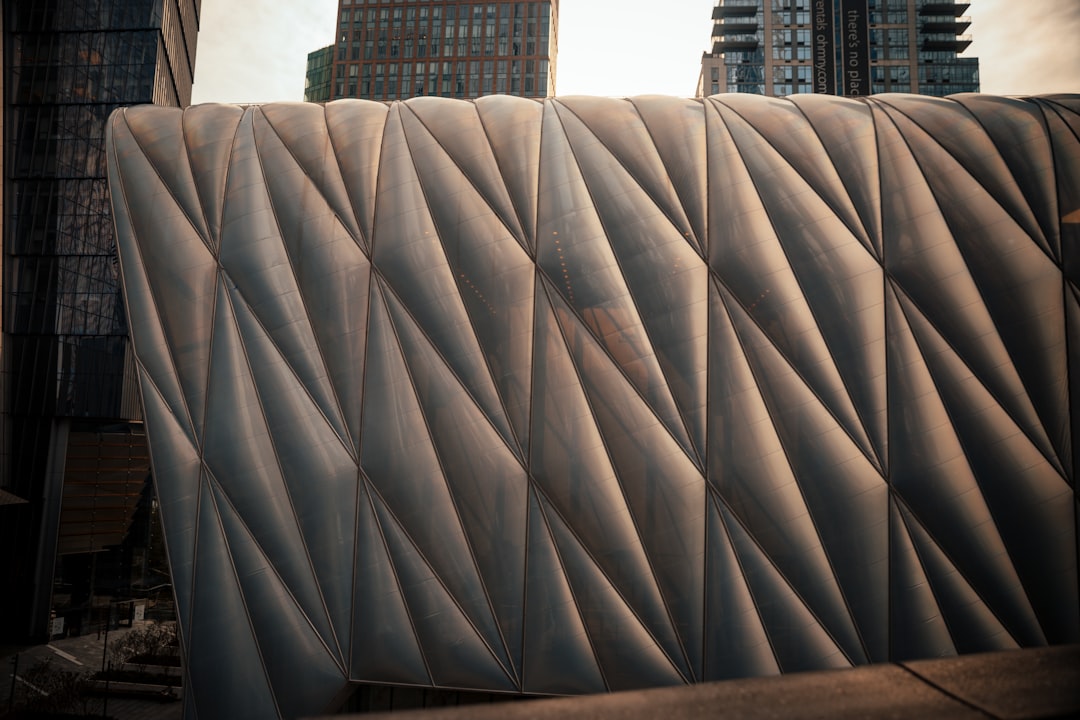 Why Concentric Squares Work as a Wall Pattern