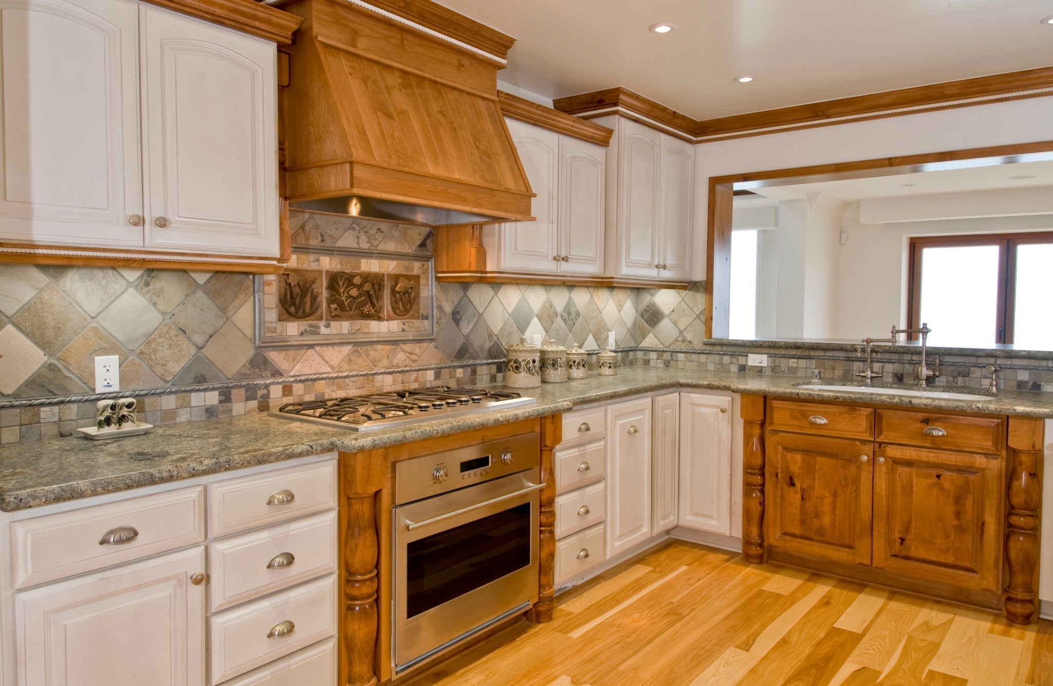 The Perfect Palette: 7 Colors That Go With Golden Oak Wood