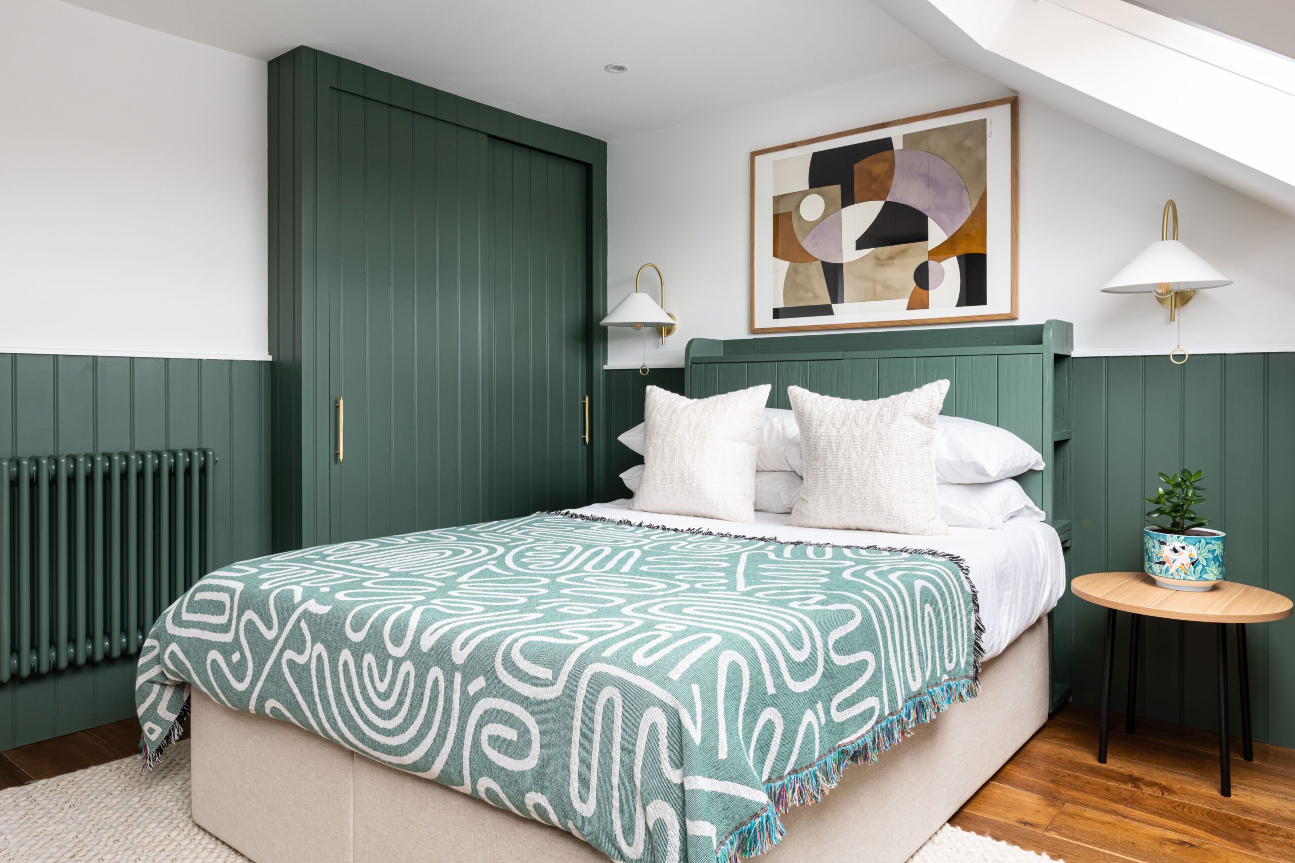 Vertical Wall Panel vs. Wallpaper: Which One Is Better?